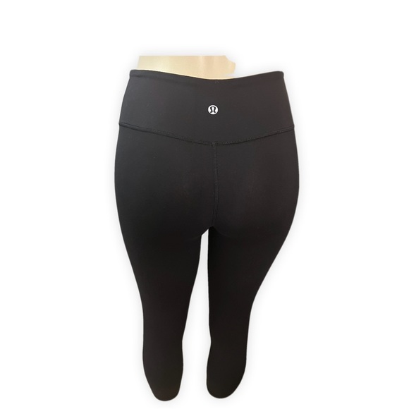 lululemon athletica Pants - LULULEMON CAPRI LEGGINGS 🖤